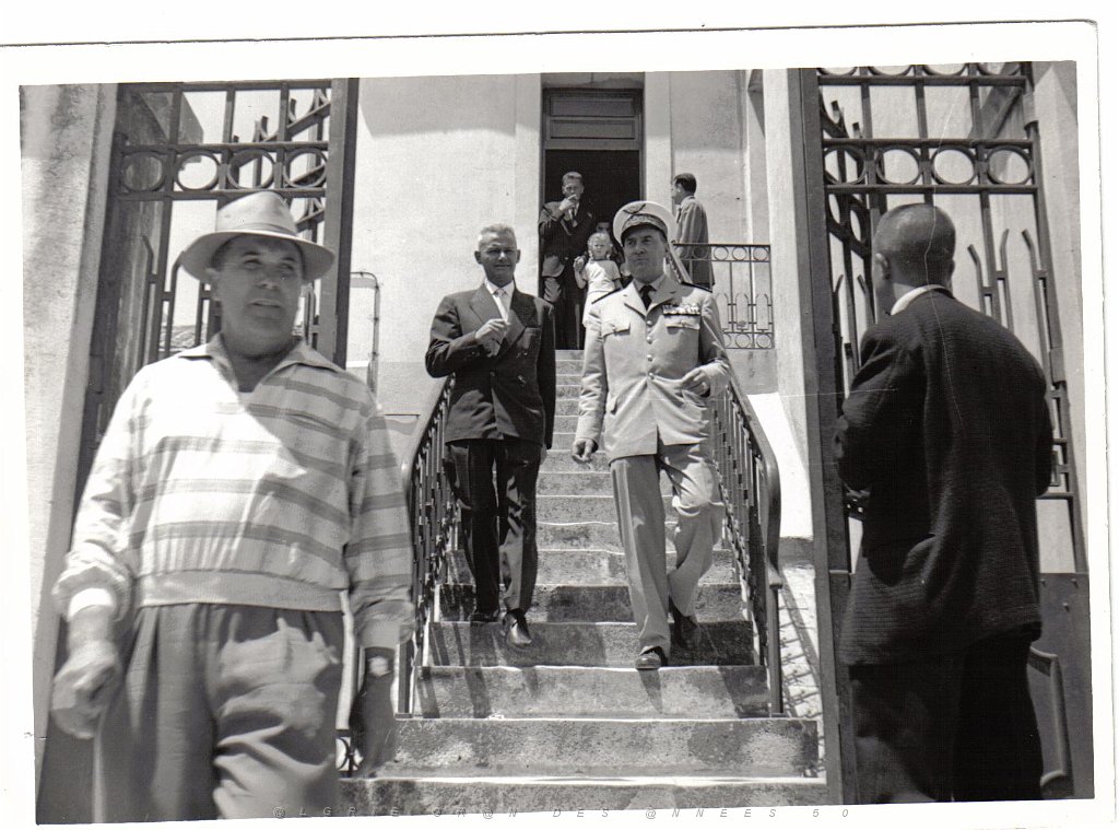 BOU SFER 06 JUILLET 1958 POSE DE LA PREMIERE PIERRE DU MONUMENT AUX MORTS 031.JPG